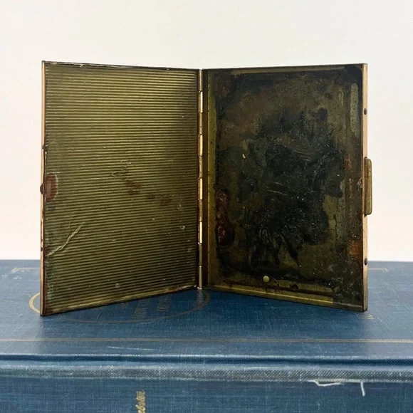 Vintage Brass Compact Case with Silk Photo / Vintage Beauty Compact - Picture 3 of 5